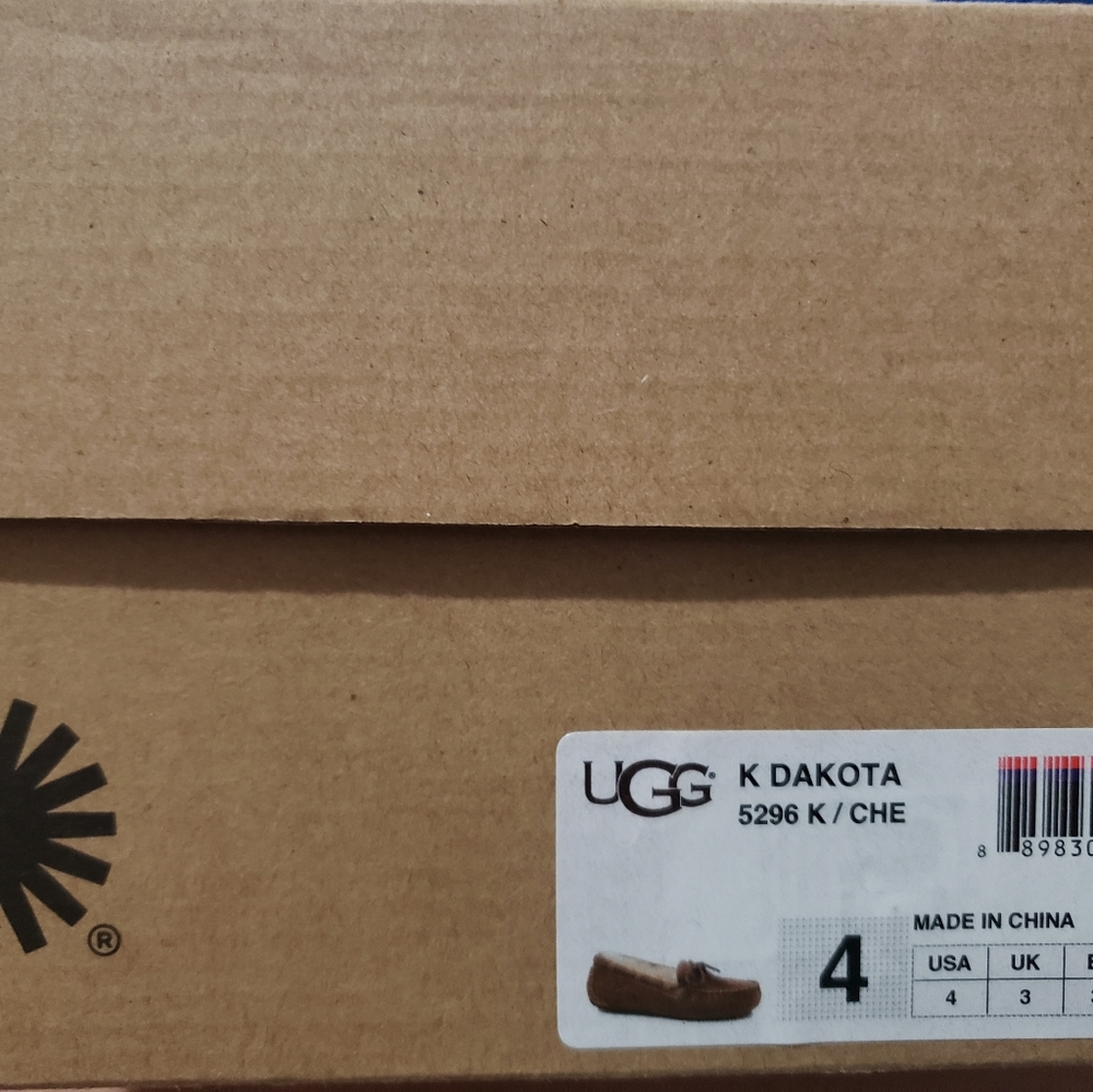 NWT K Dakota UGG Tan Slippers